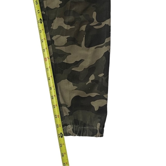 I & M Camo Joggers Cargo Pants Jeans Womens Medium Pockets High Rise Belted USA - Picture 7 of 9